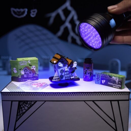 Miniverse Make It Mini Beetlejuice Halloween assorted surprise capsule