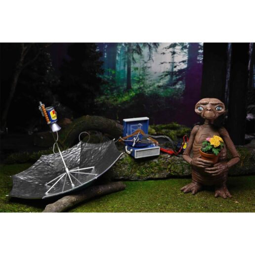 E.T. The Extra-Terrestrial 40 Aniversario E.T Ultimate deluxe figure 12cm