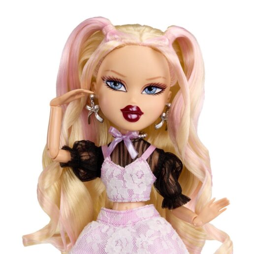 Bratz Stylin Birthday Cloe doll + t-shirt