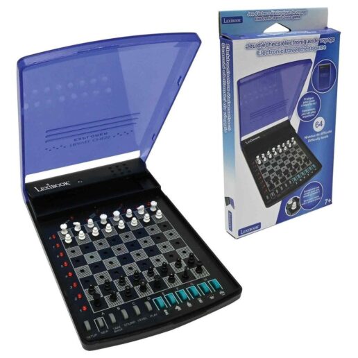 Electronic travel chess set